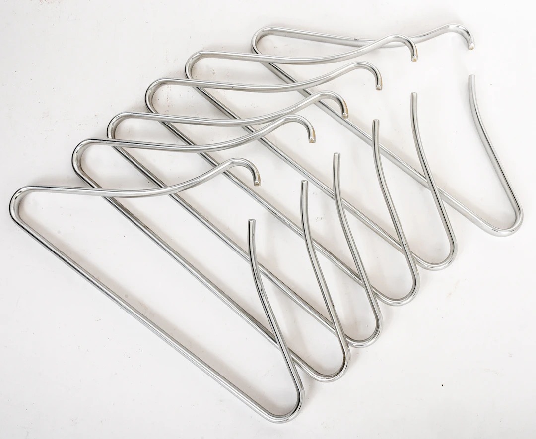 Lot 367: 6 HANGERS