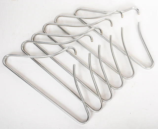 Lot 367: 6 HANGERS
