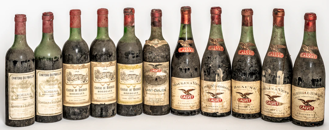 Lot 390: 11 WINE BOTTLES