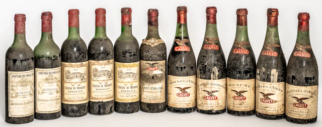 Lot 390: 11 WINE BOTTLES