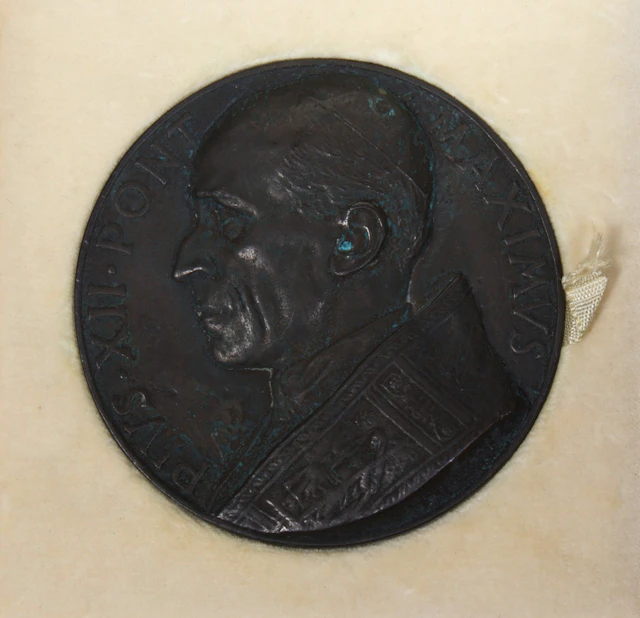 Lot 75: VERY RARE MEDAL OF POPE PIUS XII (1939-1958) FOR THE CANONIZATION