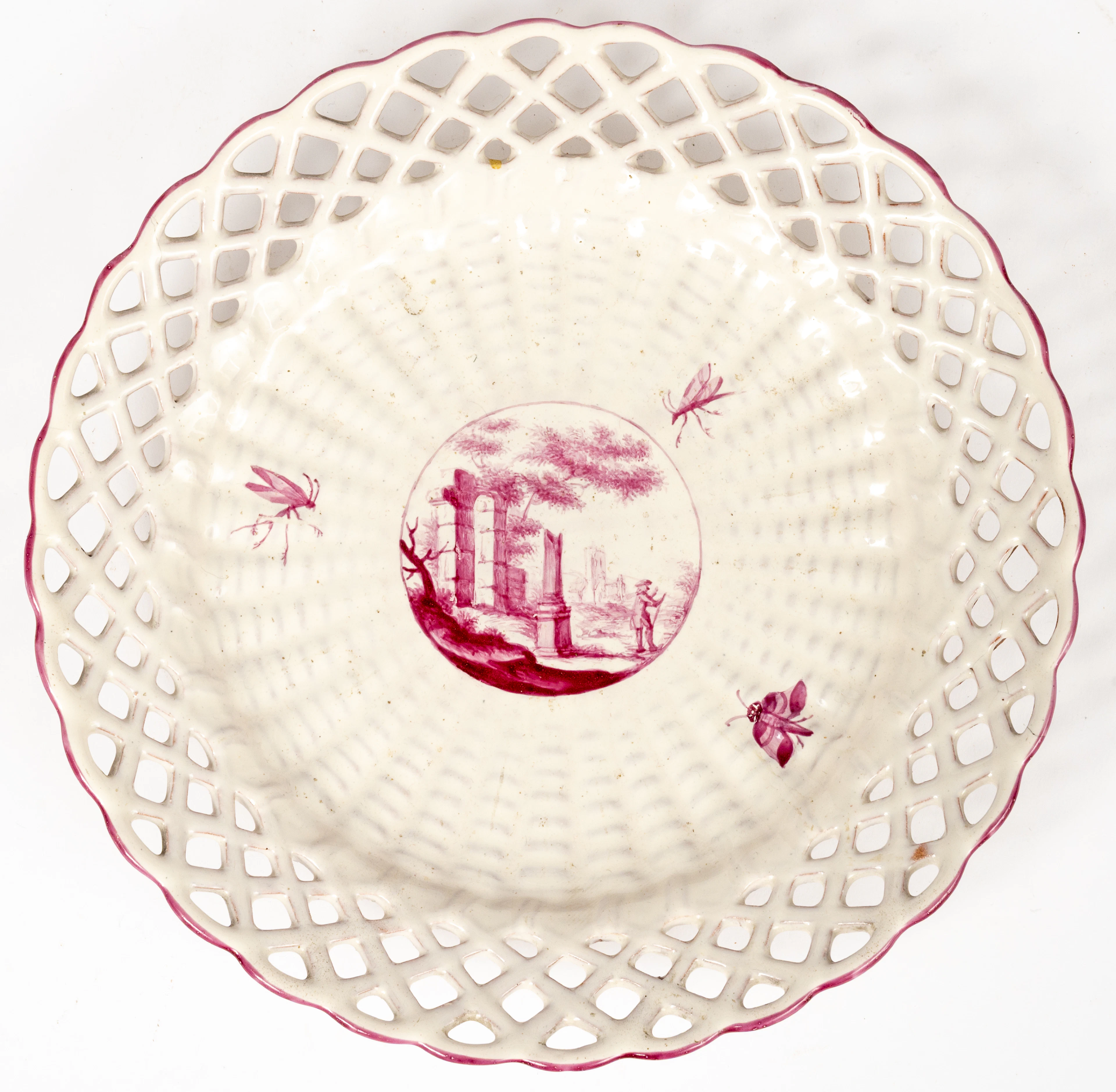 Lot 151: OPENWORK LATTICE-RIMMED PLATE SHOWING A CLASSCIAL RUIN LANDSCAPE