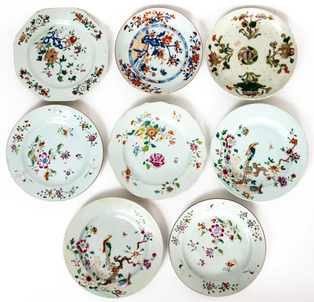 Lot 34: 8 PORCELAIN PLATES