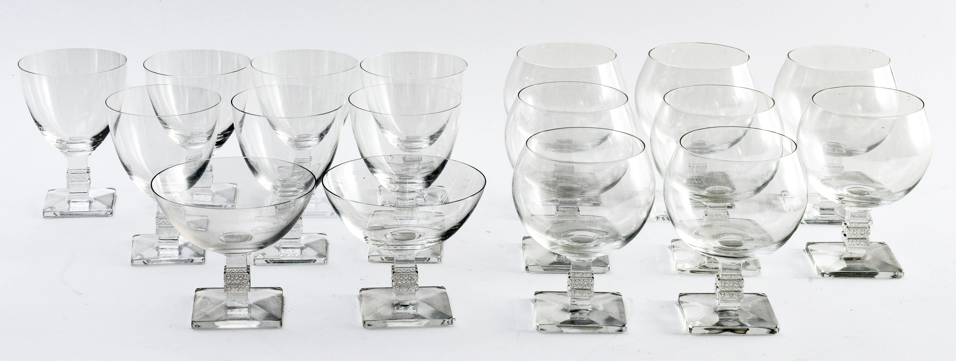 Lot 96: EXQUISITE ENSEMBLE FROM LALIQUE'S "ARGOS" CRYSTAL GLASS SERIES