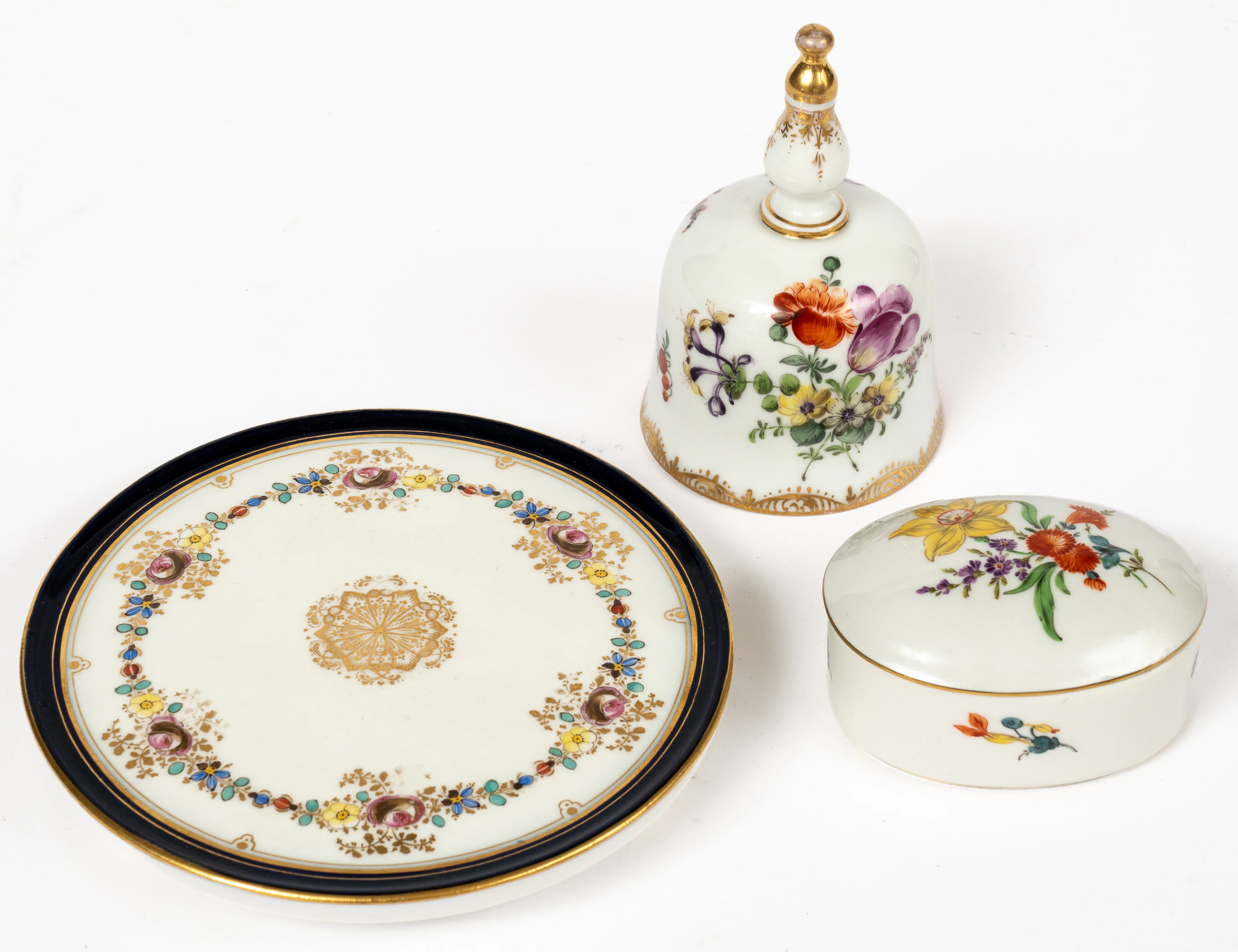 Lot 150: PORCELAIN COASTER, COVERED BOX, AND CLOCHE