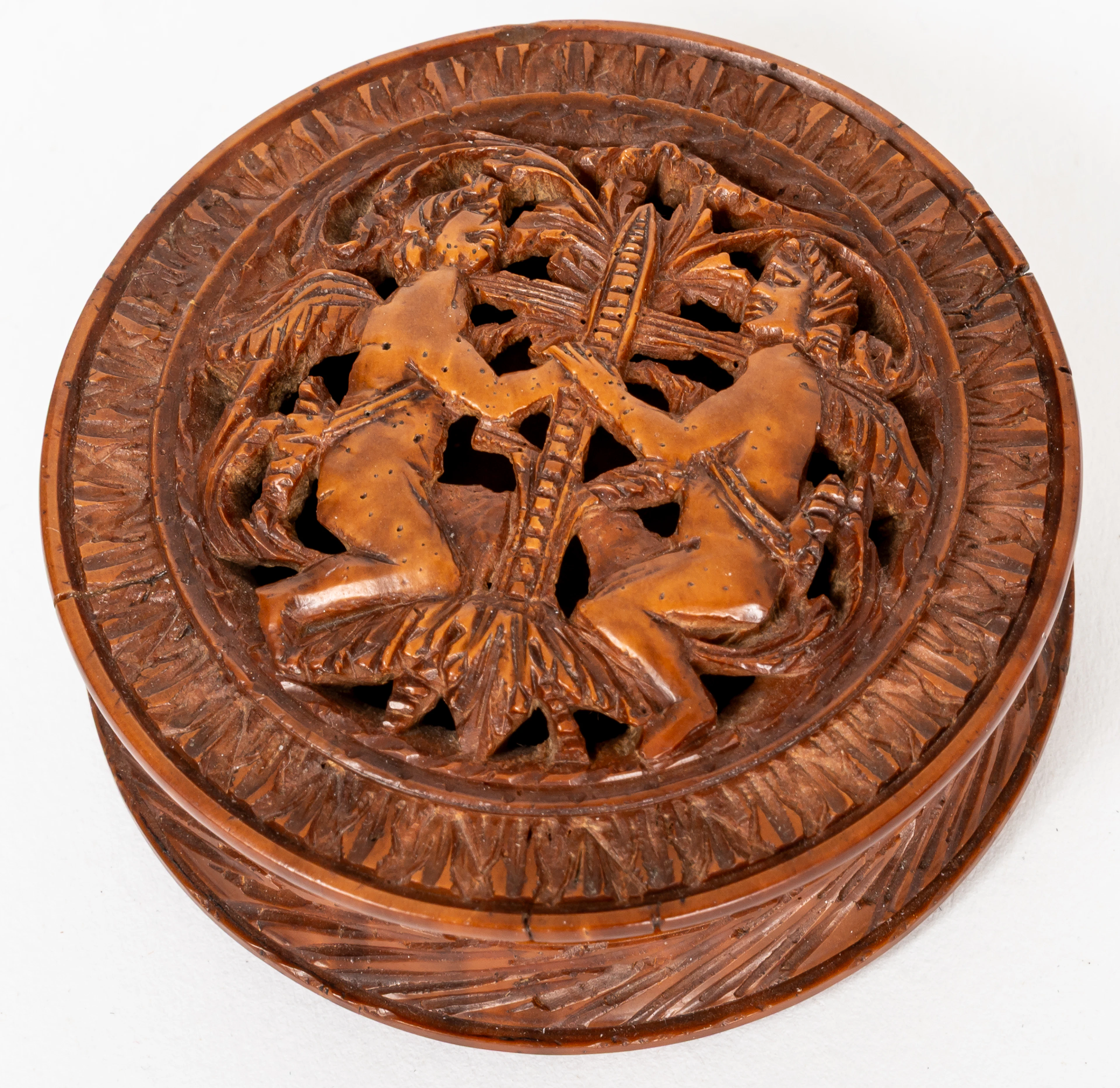 Lot 338: FINELY CARVED BOX MADE FROM A COROZO NUT