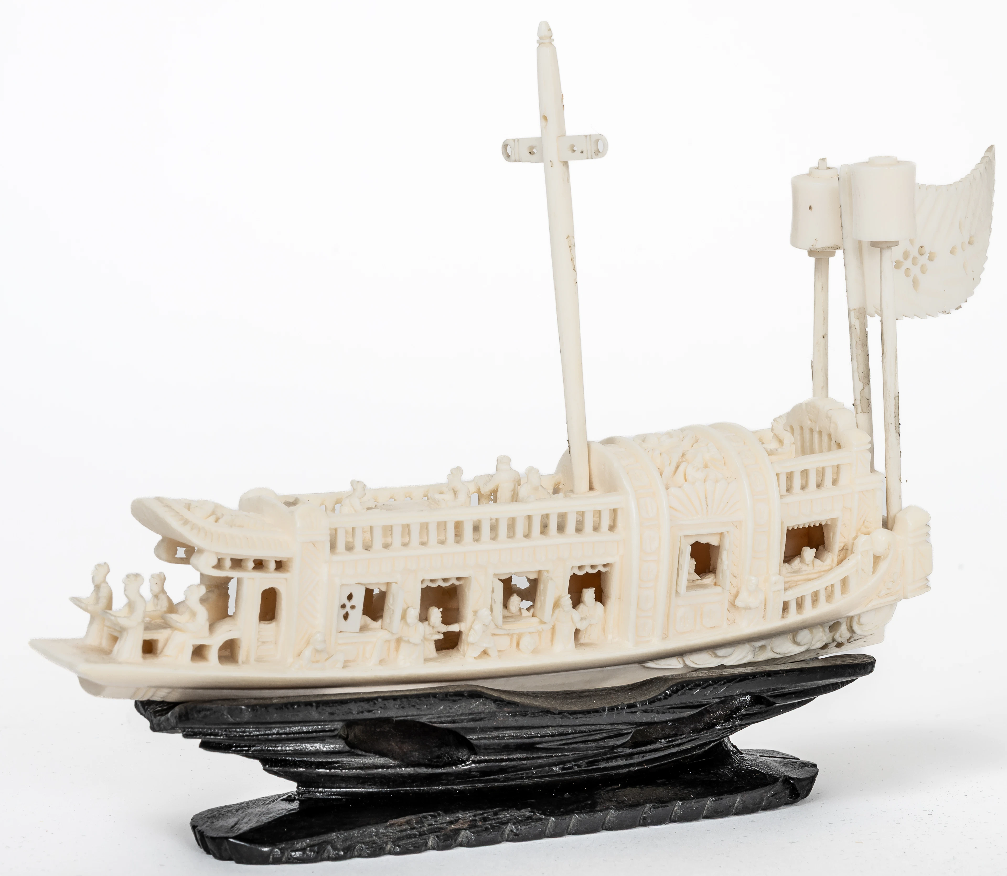 Lot 66: CHINESE TREASURE SHIP