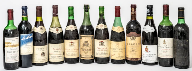 Lot 397: 12 WINE BOTTLES