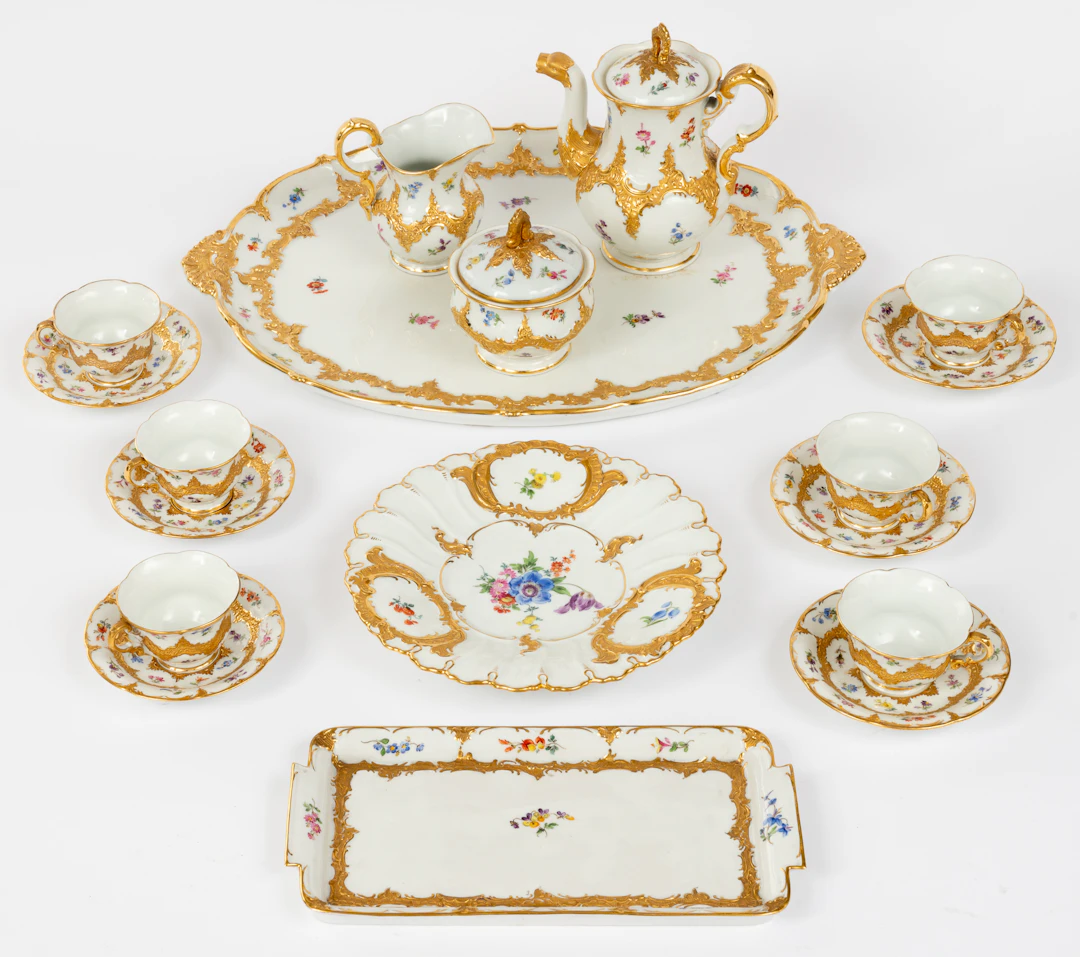 Lot 227: (123) MEISSEN MOCHA-SERVICE FROM THE 'B-FORM' COLLECTION
