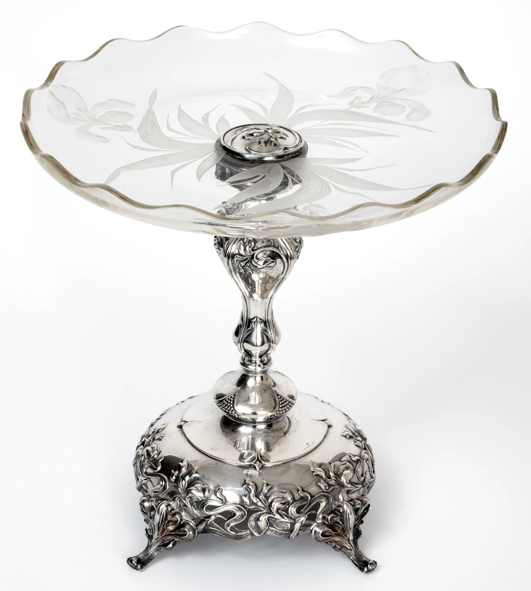 Lot 293: SILVER TABLE CENTERPIECE