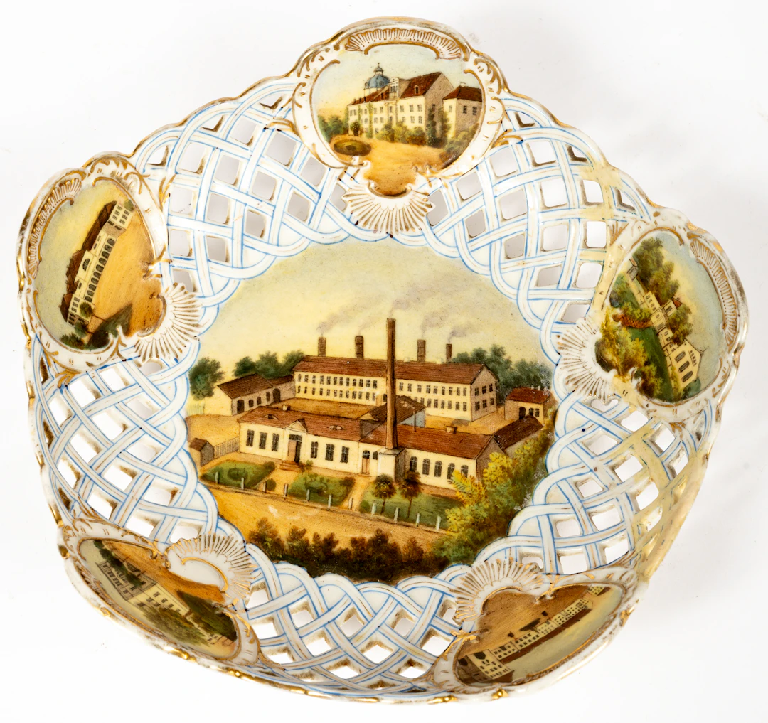 Lot 184: (81) OPEN WORKED PORCELAIN PLATE SHOWINMG VARIOUS VIEWS