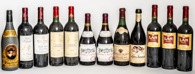 Lot 391: 12 WINE BOTTLES