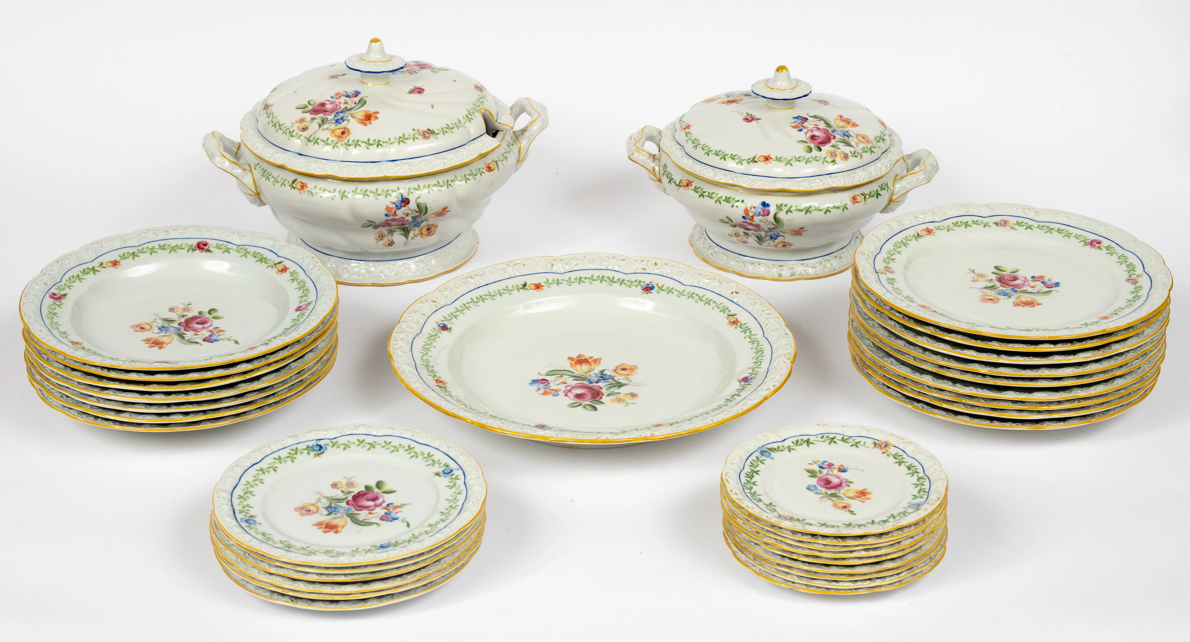 Lot 210: (108) ILMENAU-GRAF VON HENNEBERG PORCELAIN DINNER SERVICE