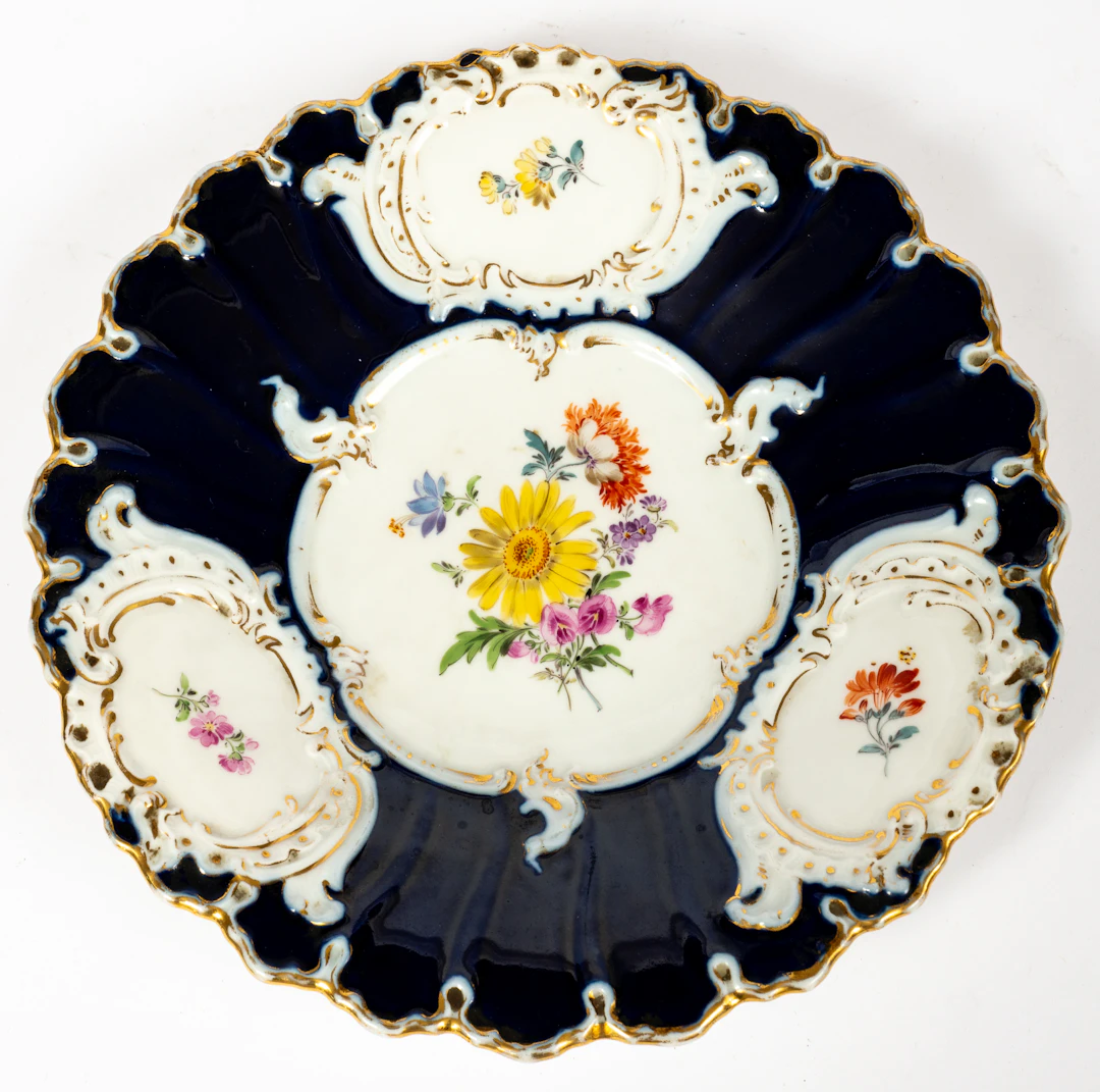 Lot 171: (65) MEISSEN ORNAMENTAL PLATE WITH FLORAL BOUQUET AND COBALT