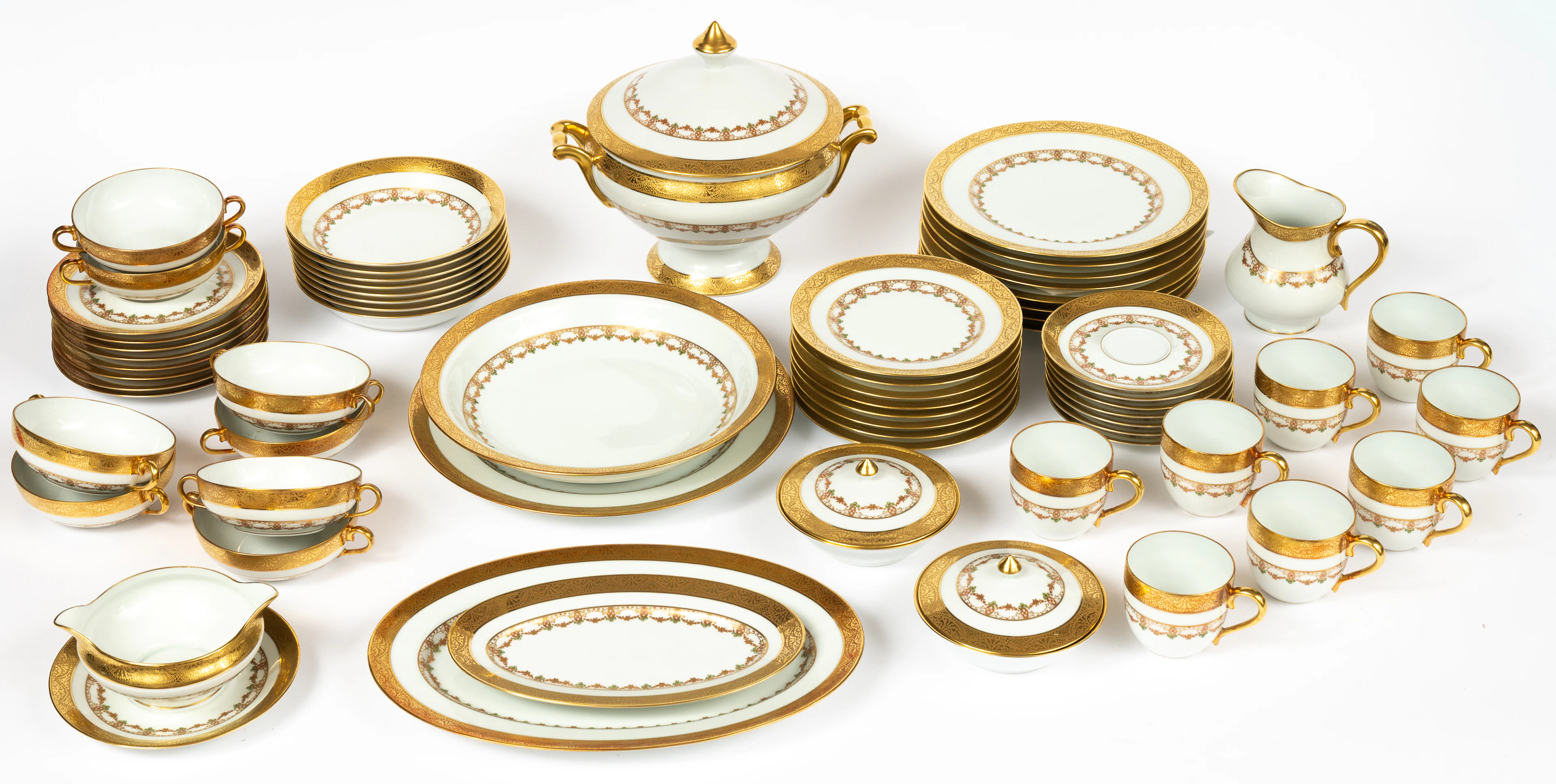Lot 209: EXTENSIVE JAMMET-SEIGNOLLES PORCELAIN SERVICE