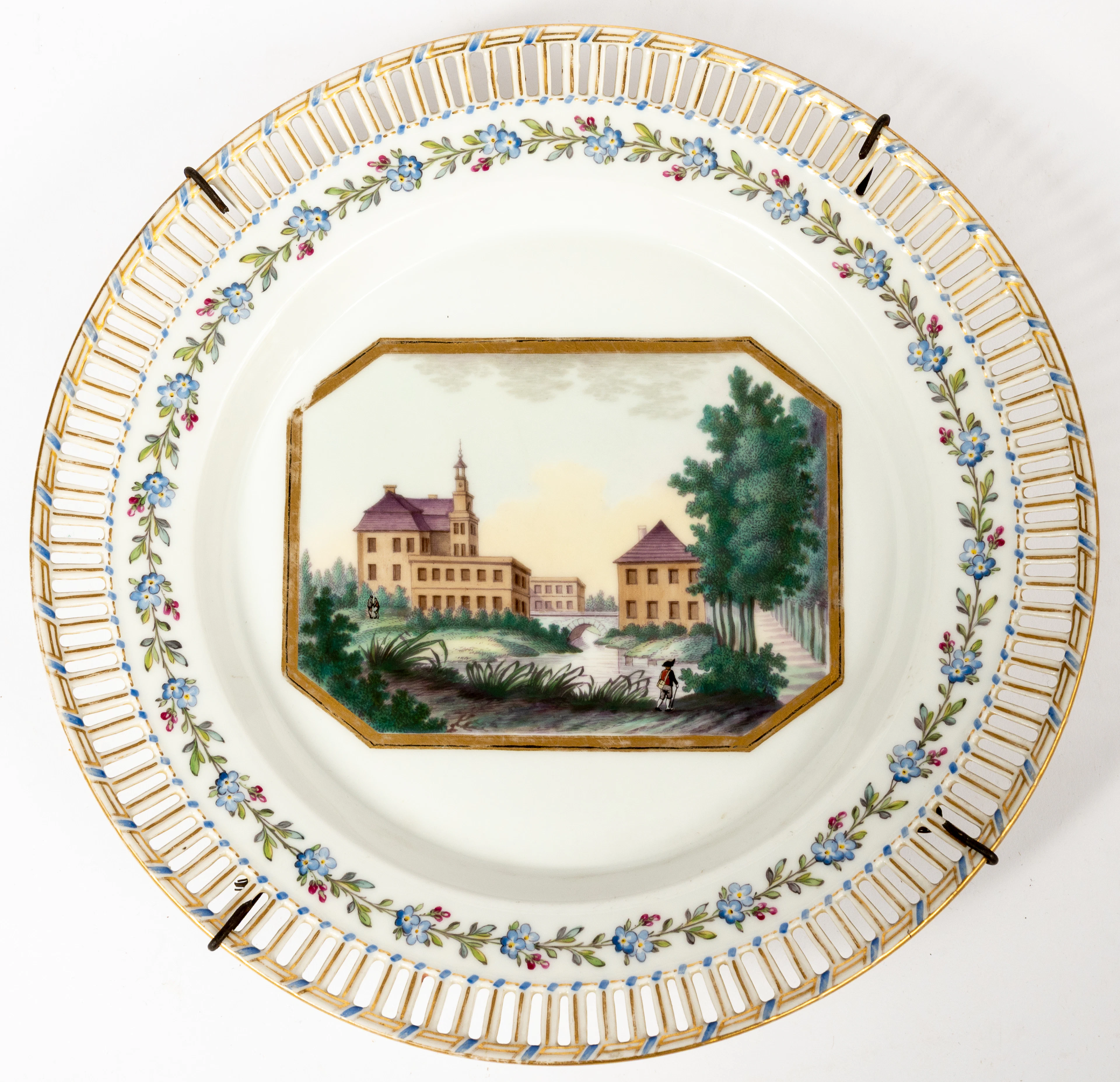 Lot 177: (49) KPM PORCELAIN PLATE WITH PIERCED RIM SHOWING A STETELY ESTATE