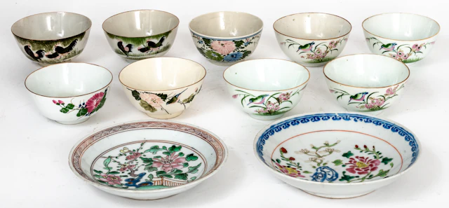 Lot 31: 9 PORCELAIN BOWLS AND 2 PLATES