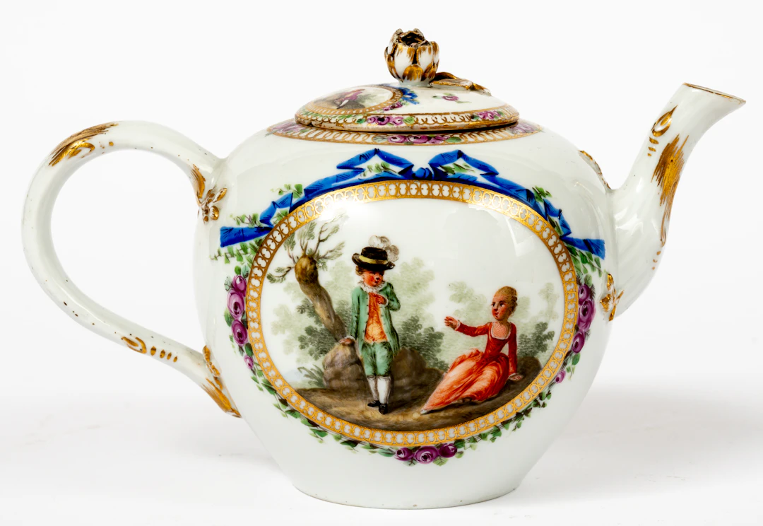 Lot 149: (98) MEISSEN PORCELAIN TEAPORT SHOWING GALLANT SCENES