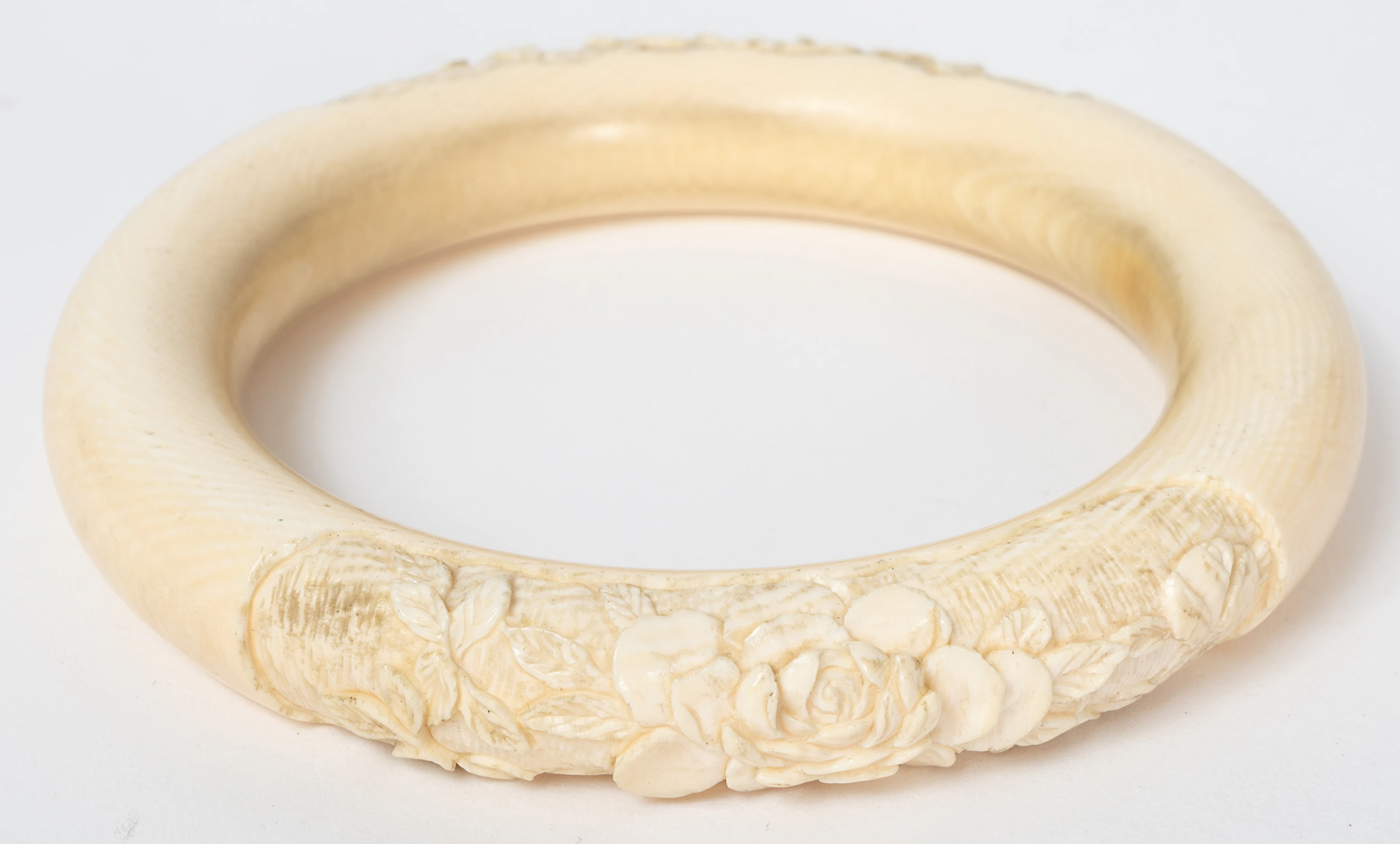Lot 58: HAND-CARVED BRACELET WITH FLORAL DECOR