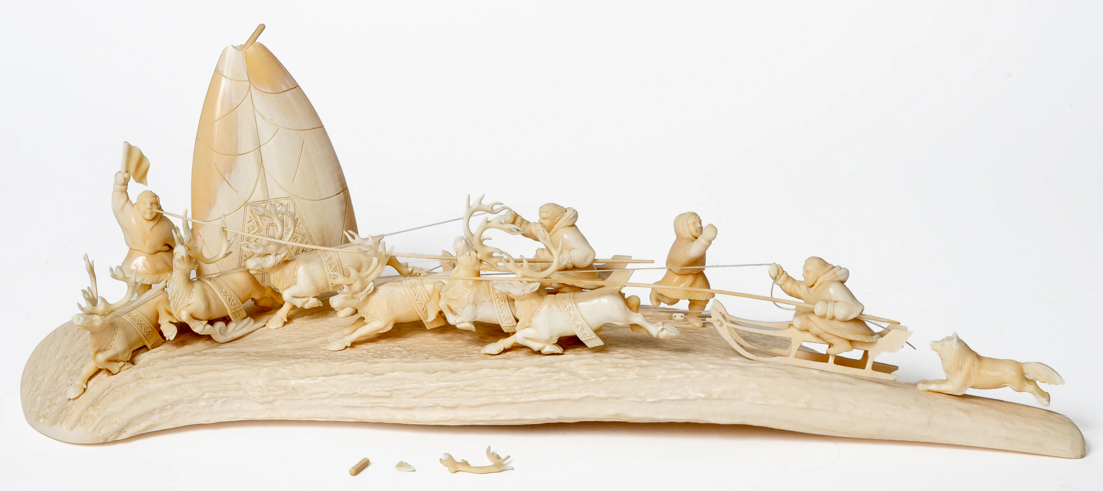 Lot 449: (33) UNKNOWN CARVER