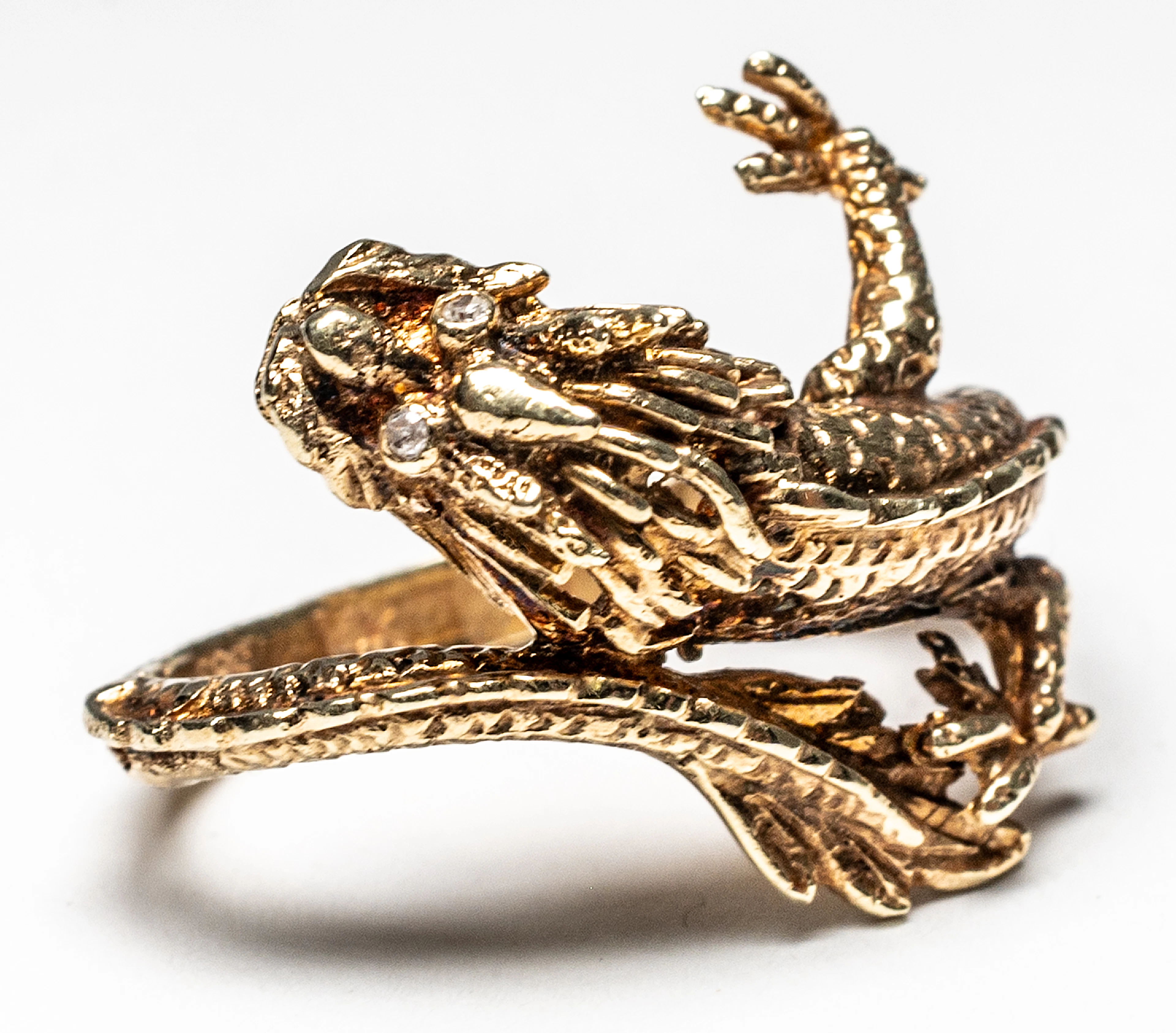 Lot 264: GOLD DRAGON-SHAPED CHAIN ​​SHORTENING
