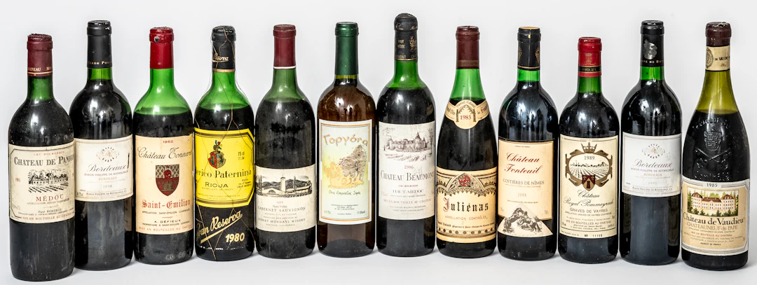 Lot 395: 12 WINE BOTTLES