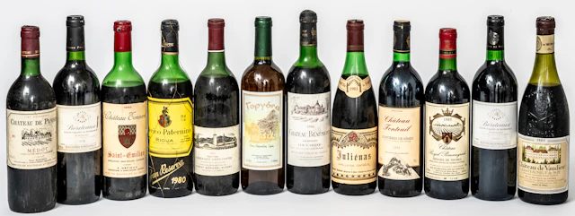 Lot 395: 12 WINE BOTTLES