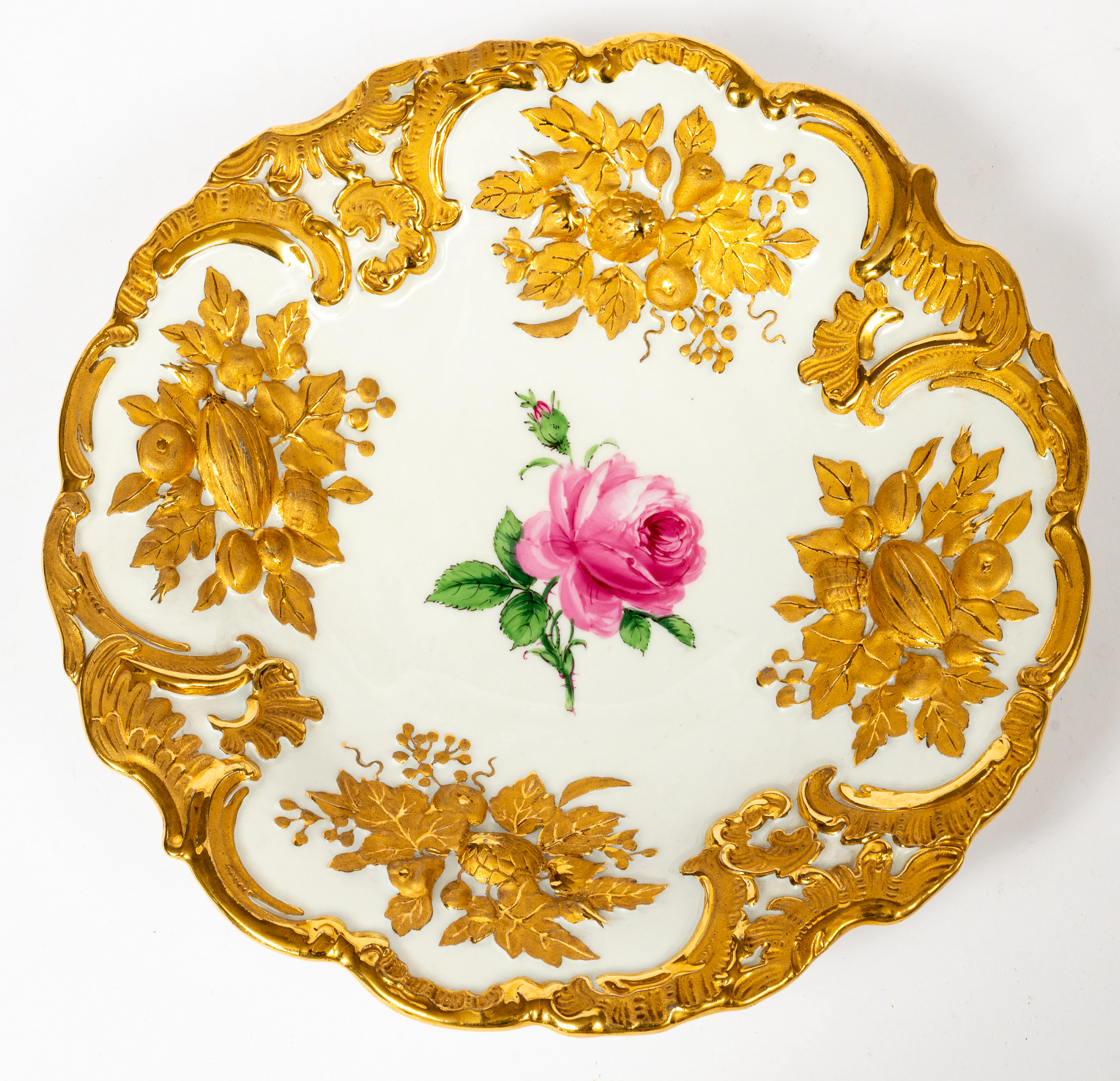 Lot 169: (18) MEISSEN ORNAMENTAL BOWL WITH ROSE