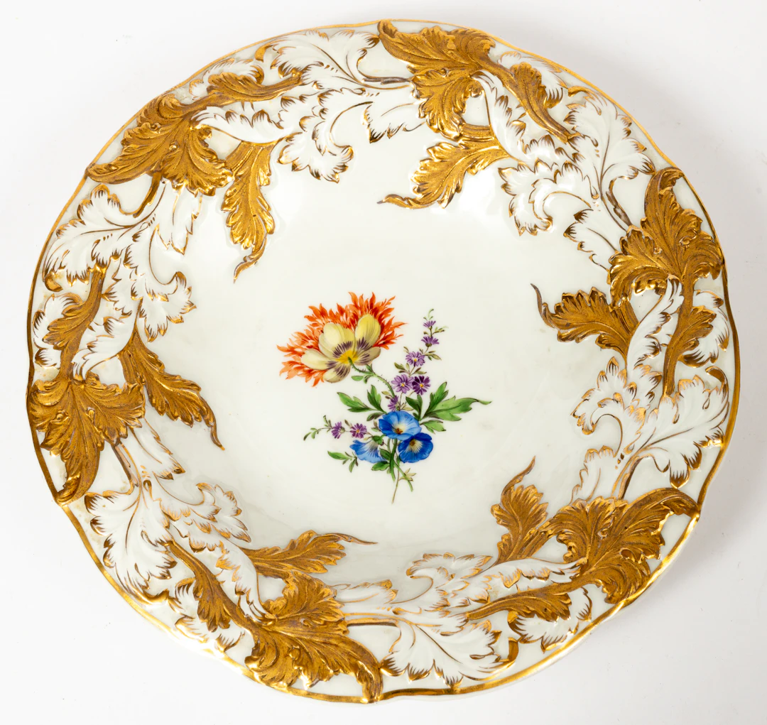 Lot 170: (17) MEISSEN ORNAMENTAL BOWL WITH FLORAL DECOR