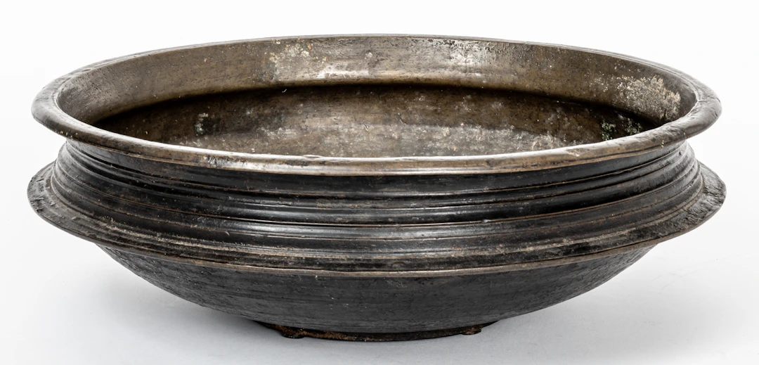 Lot 18: INDIAN BRONZE URULI BOWL
