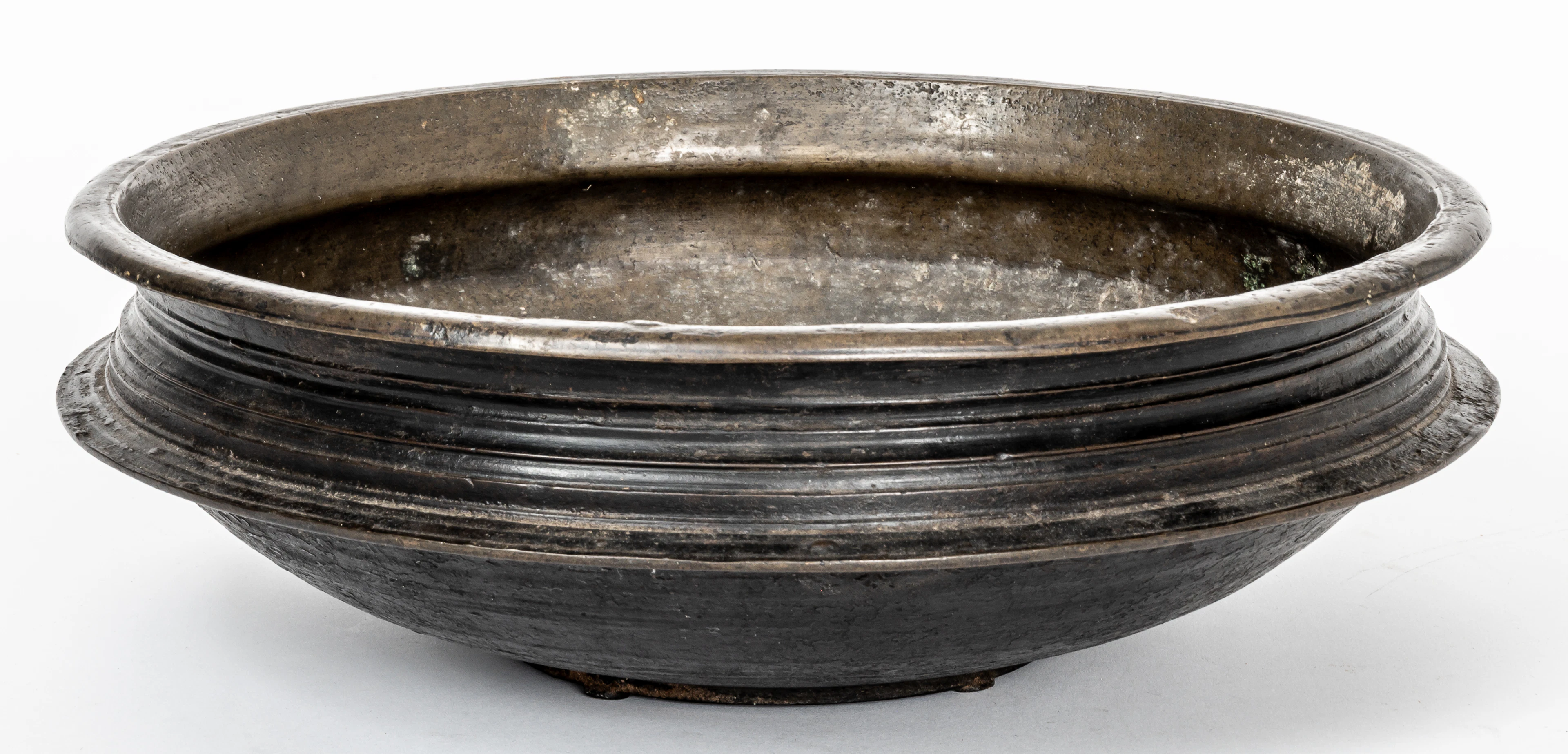 Lot 18: INDIAN BRONZE URULI BOWL