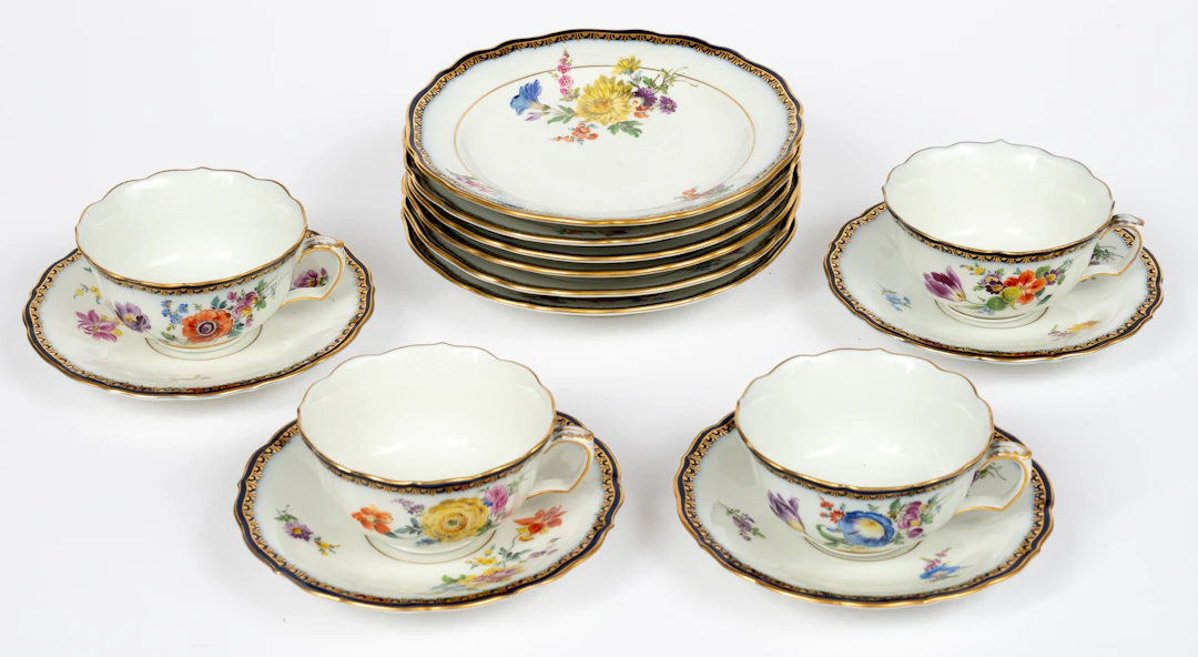 Lot 216: (125-2)MEISSEN PLACE SETTING WITH FLORAL DECOR AND ELEGANT BORDER