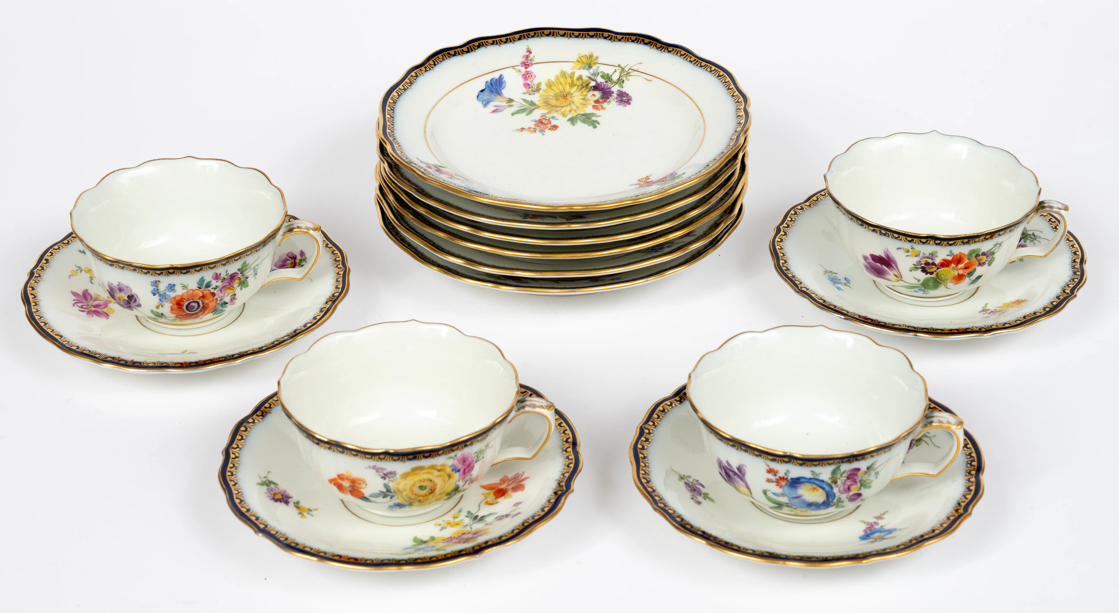 Lot 216: (125-2)MEISSEN PLACE SETTING WITH FLORAL DECOR AND ELEGANT BORDER