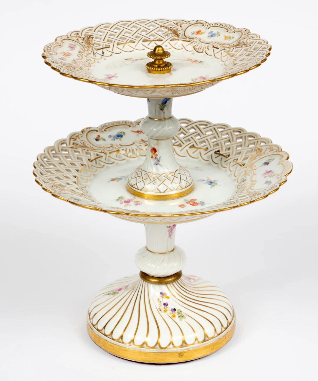 Lot 221: MEISSEN PORCELAIN CENTERPIECE