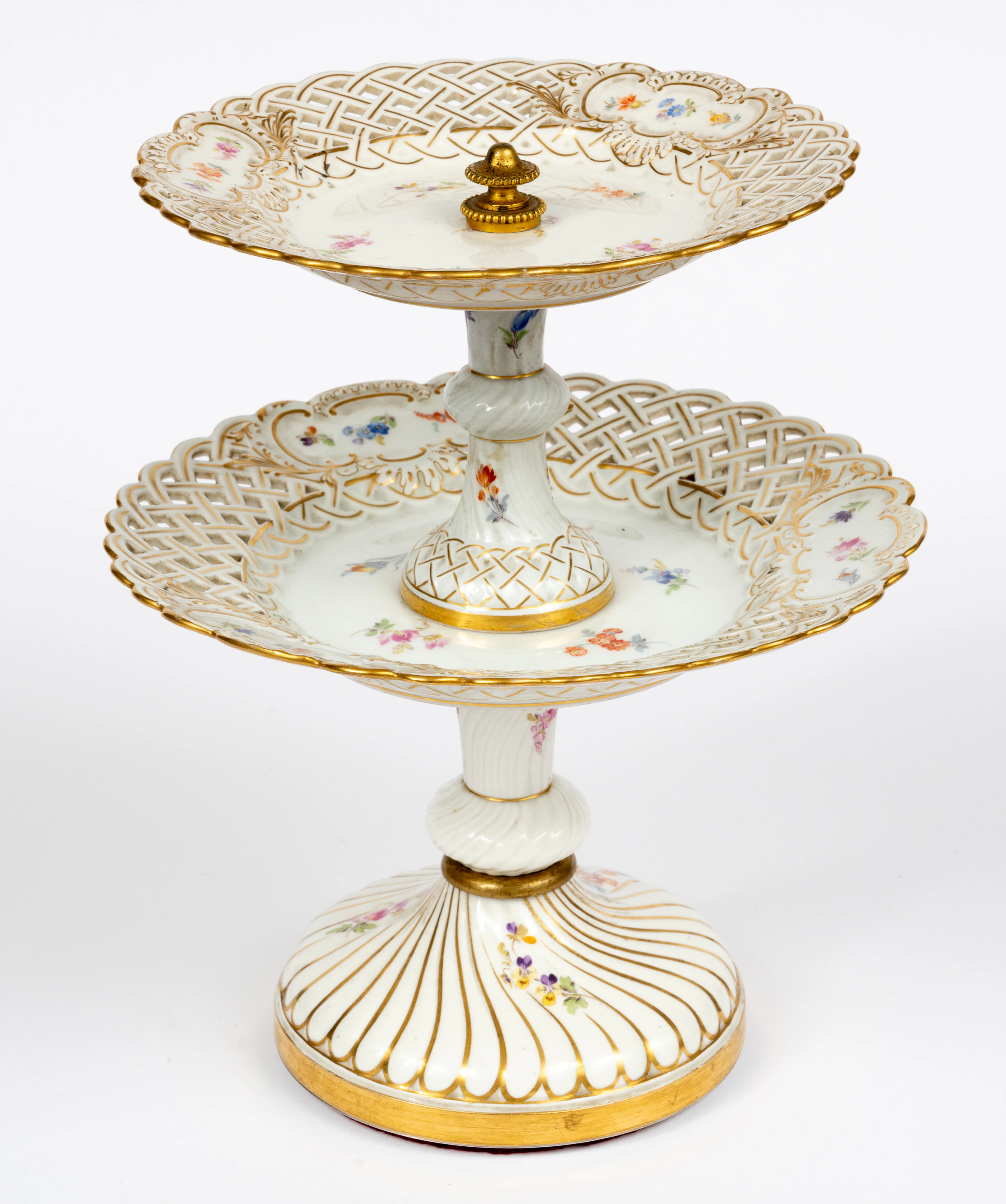 Lot 221: MEISSEN PORCELAIN CENTERPIECE
