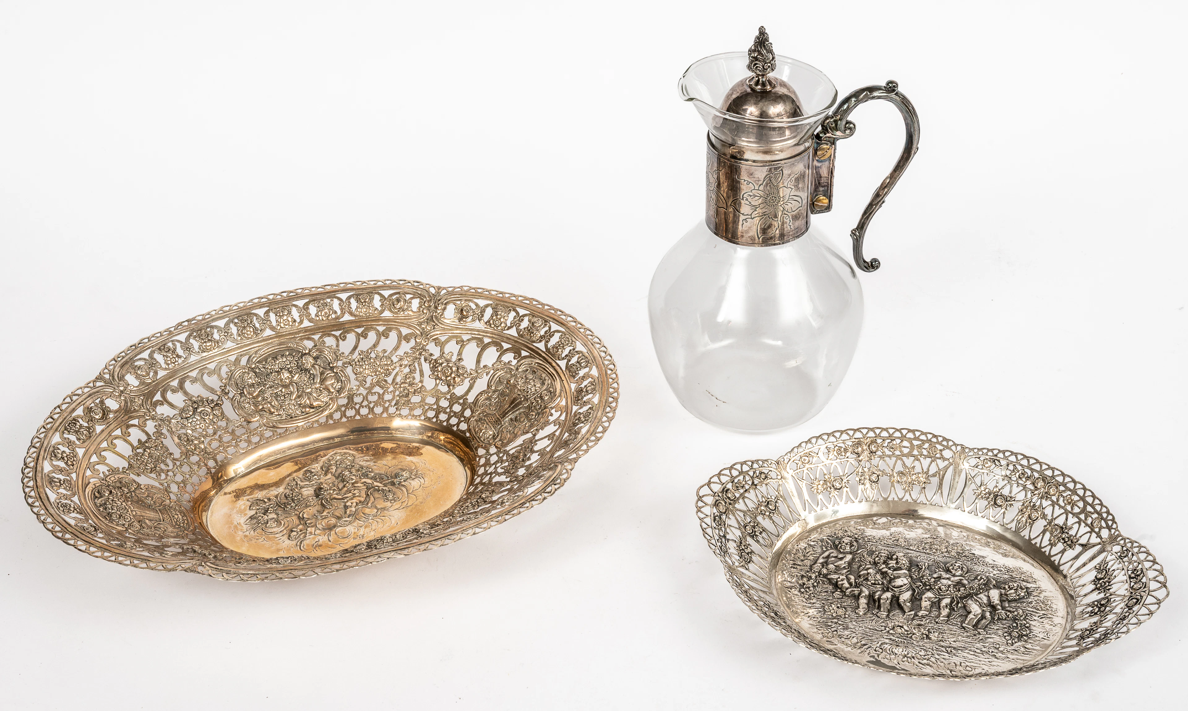 Lot 275: 2 SILVER BOWLS AND 1 GLASS CARAFE WITH SILVER-PLATED MOUNTING