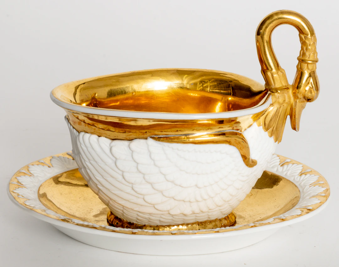 Lot 195: PORCELAIN SWAN CUP AND SAUCER