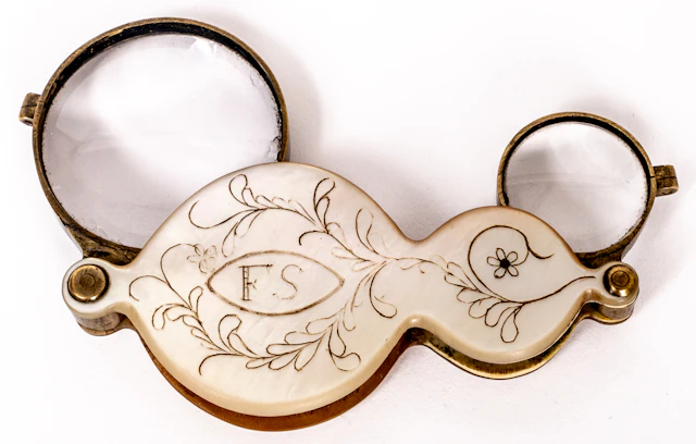 Lot 329: FRENCH DOUBLE MAGNIFIER