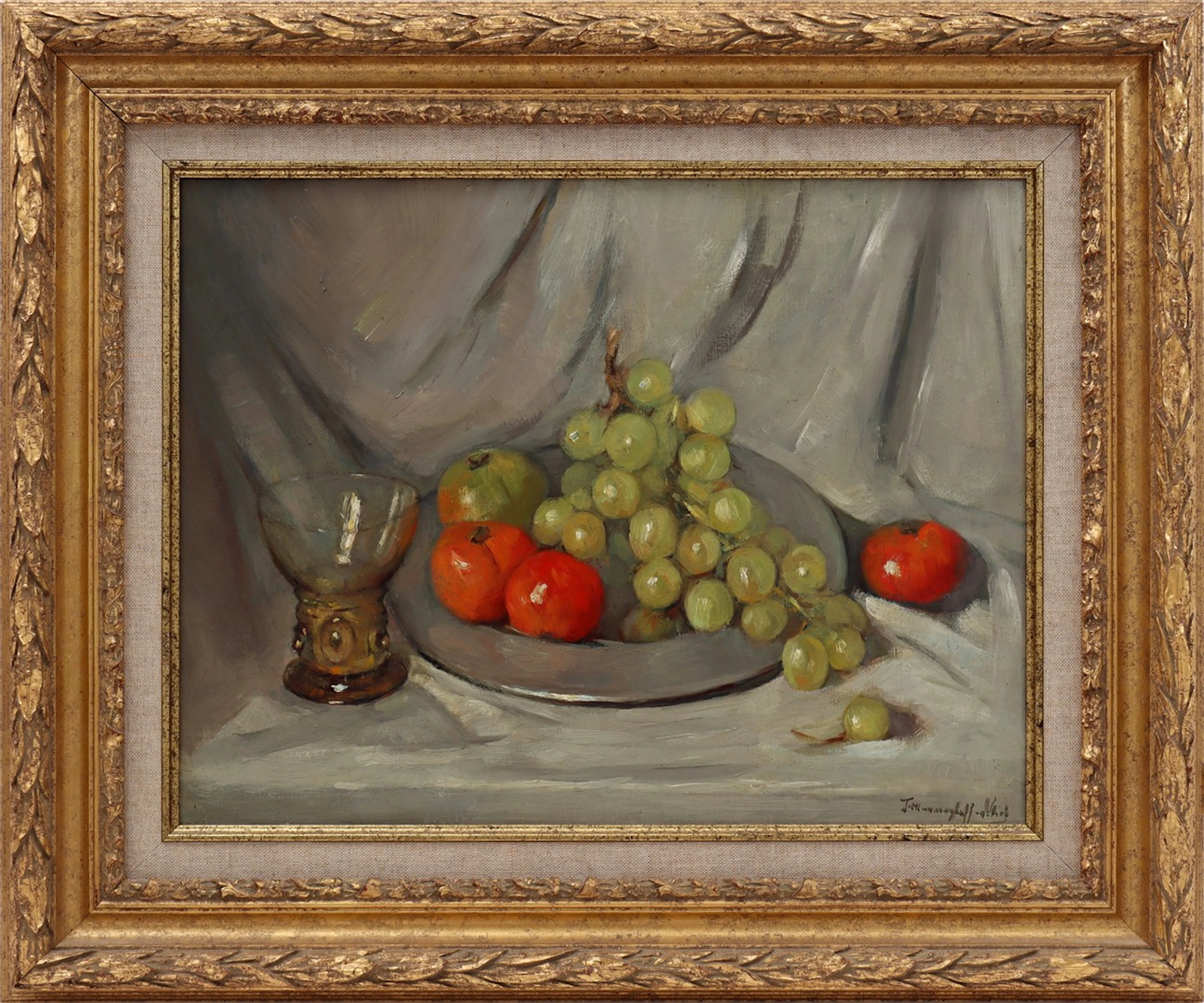 Stilleven van tinnen fruitschaal en roemer