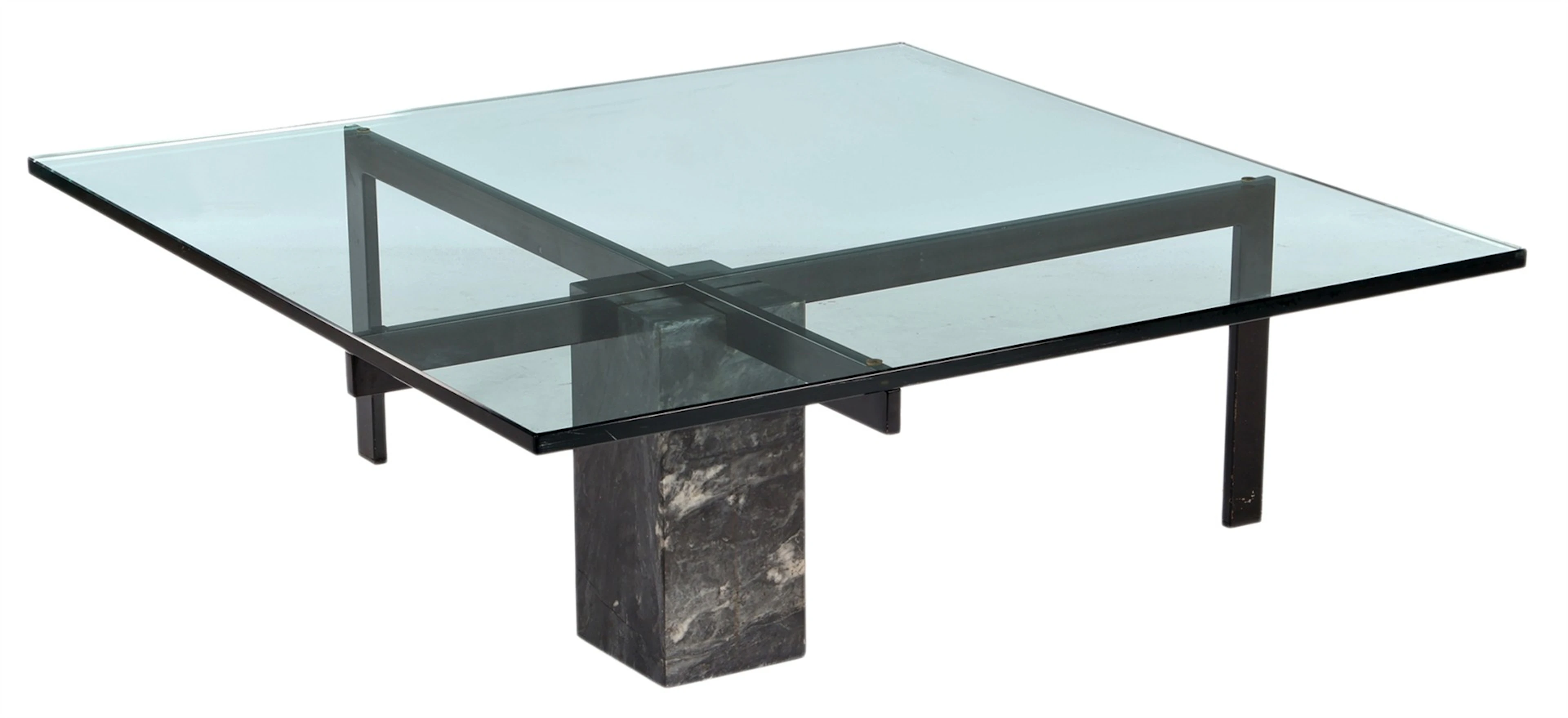 Postmoderne salontafel met glazen blad staand op gezwart...
