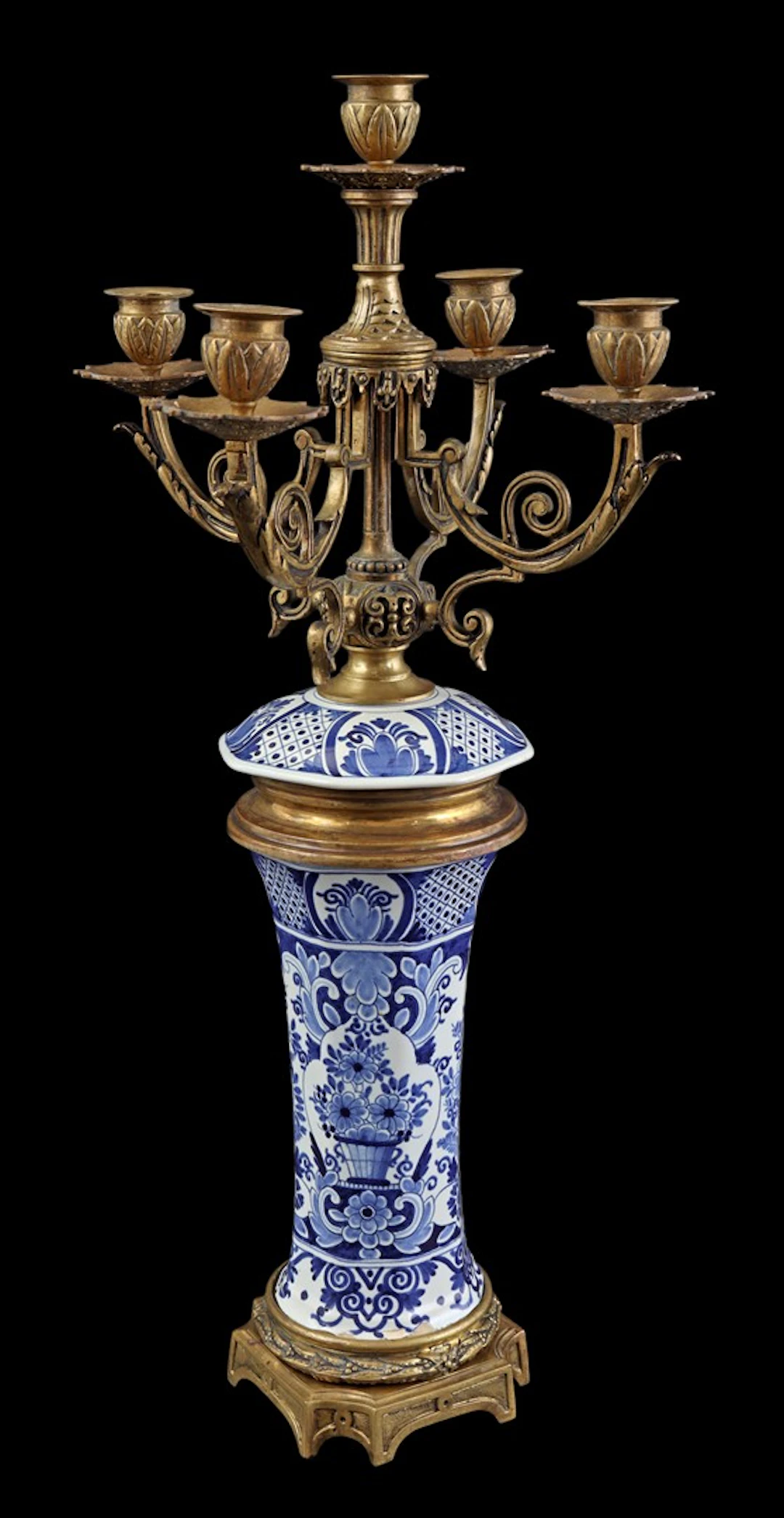 Aardewerken en messing 5-lichts kandelaar met blauw floraal decor
