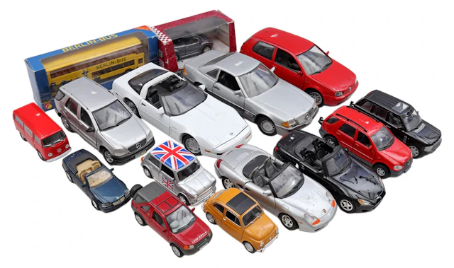 15 schaalmodellen van auto's van verschillende merken