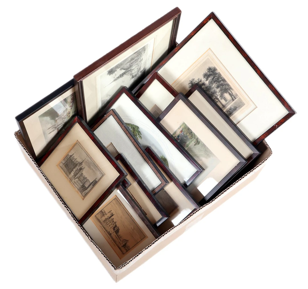 Doos wanddecoraties waaronder gravures