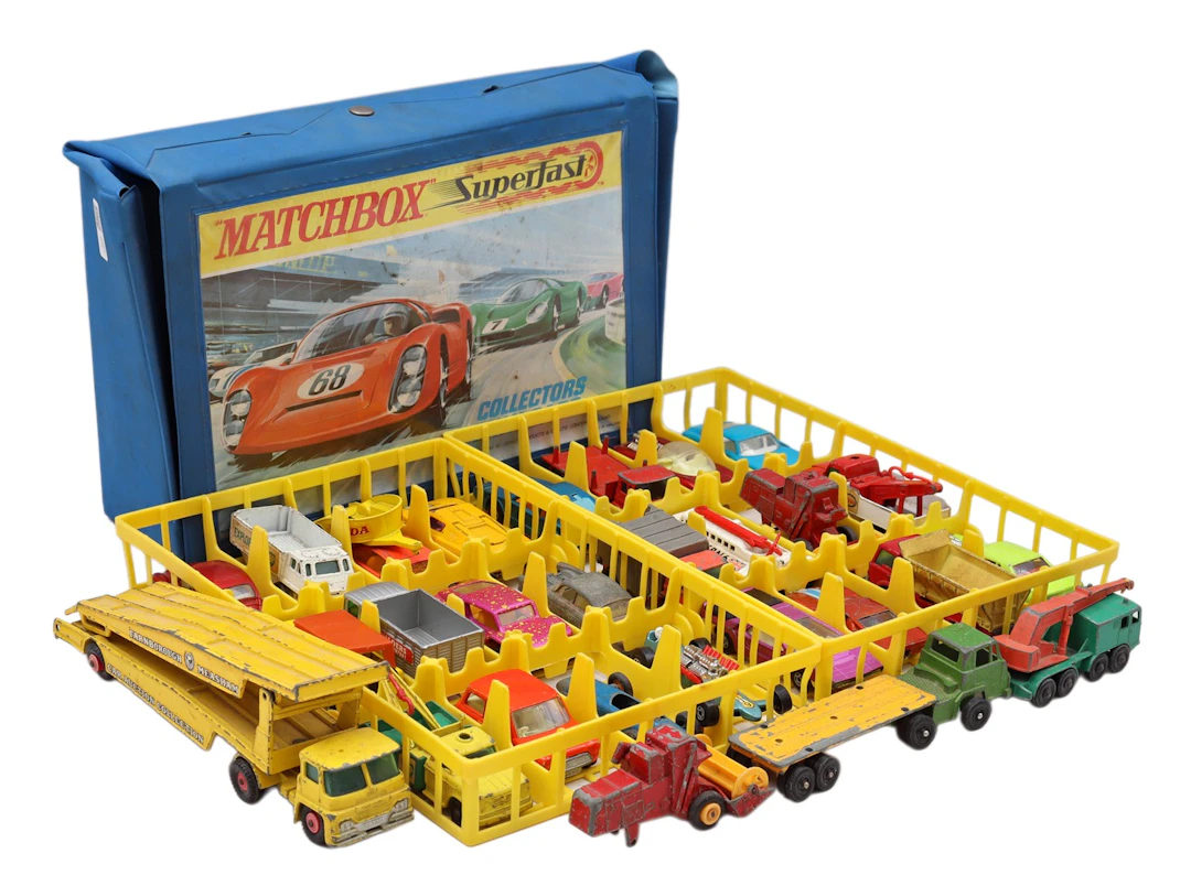 Kavel matchbox voertuigen in verzamelkoffer (missende onderdelen)
