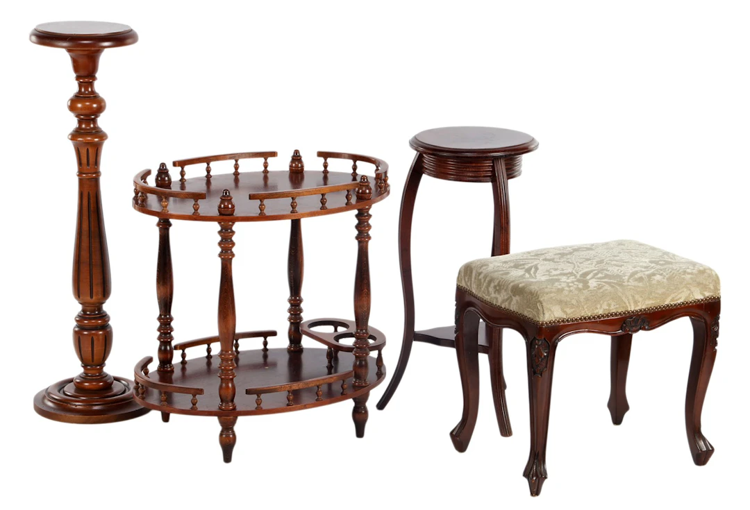 4 notenkleur meubels bestaande uit piedestal