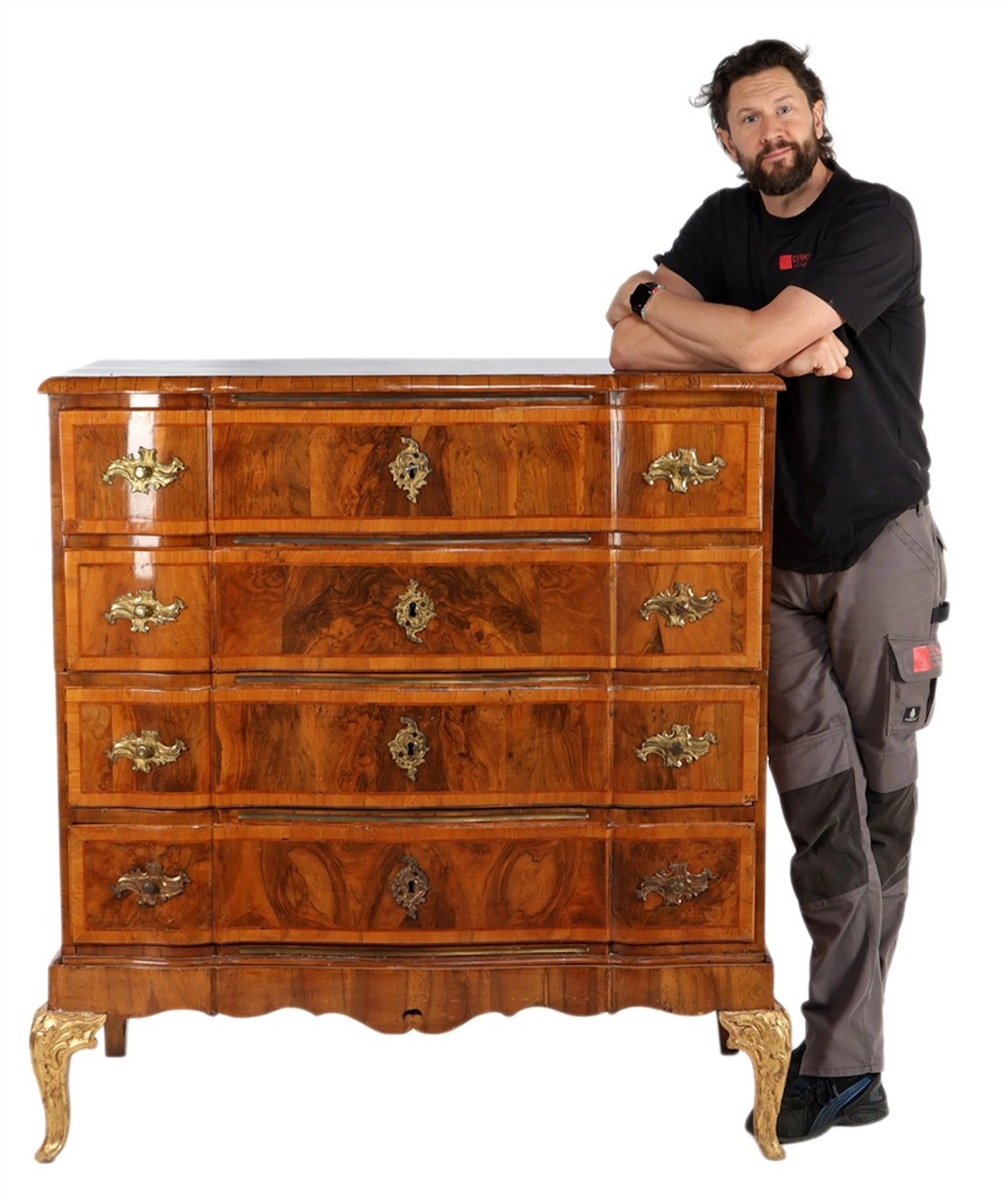 Rococo 3-delige notenfineer op eiken commode met gecontourneerd blad
