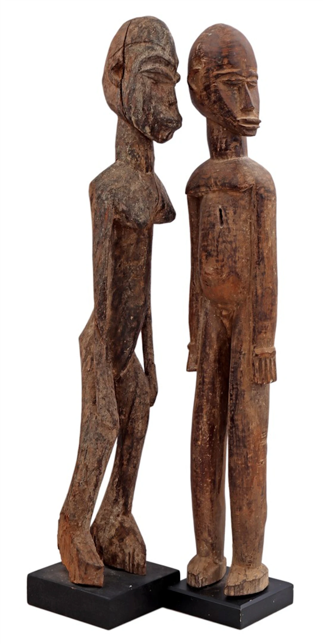 2 houten sculpturen van figuren
