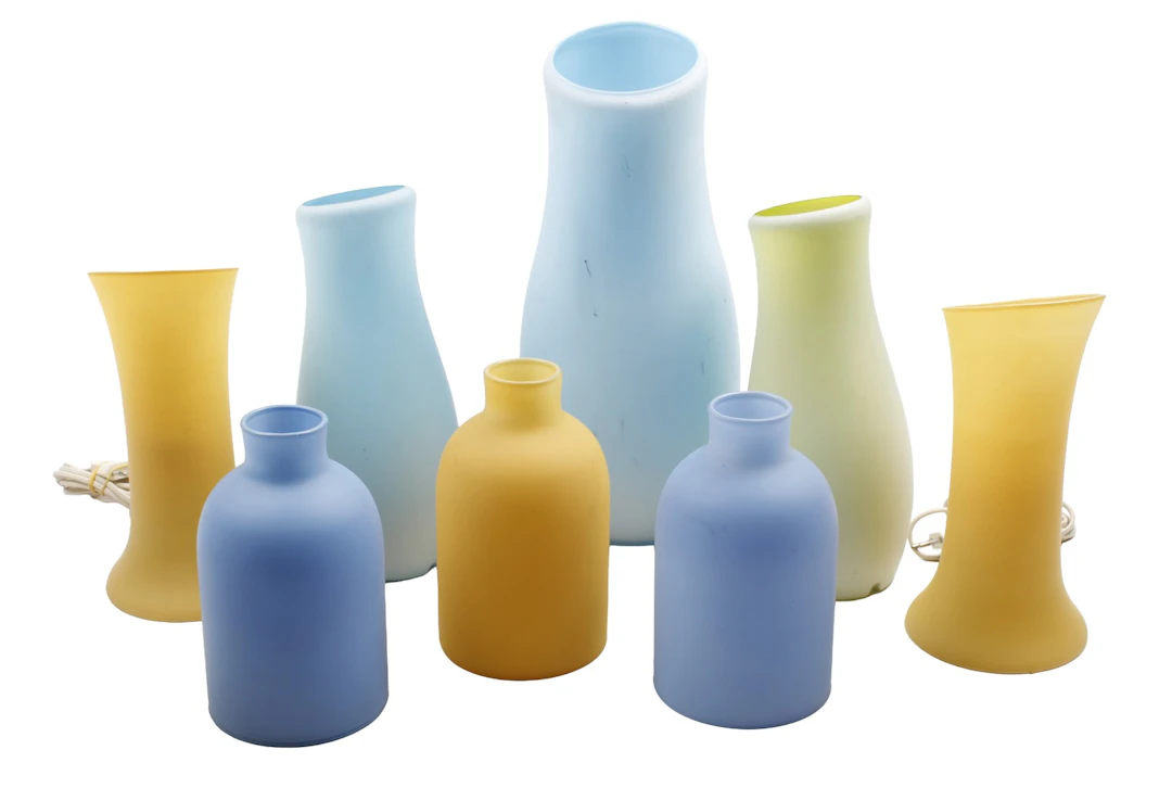 8 gekleurde glazen tafellampen