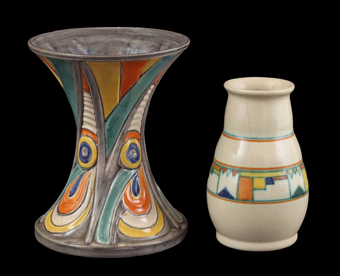 Velsen Holland 2 plateel vazen met polychroom decor