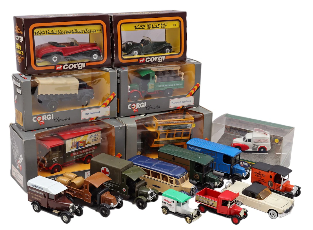 17 Corgi schaalmodellen van auto's waarvan 7 in de originele doos